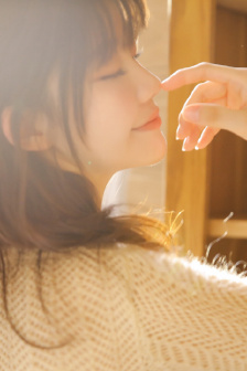 打屁股美女裙子gif